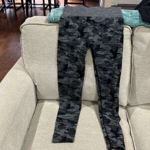 Shein camo leggings size medium